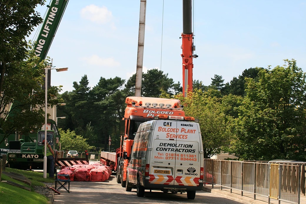 crane lifitng new steel liners